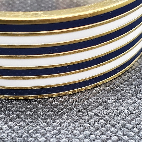 Kate Spade New York "No Strings Attached" Bangle Bracelet - Picture 3 of 8